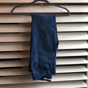 Mid rise skinny Levi jeans size 4